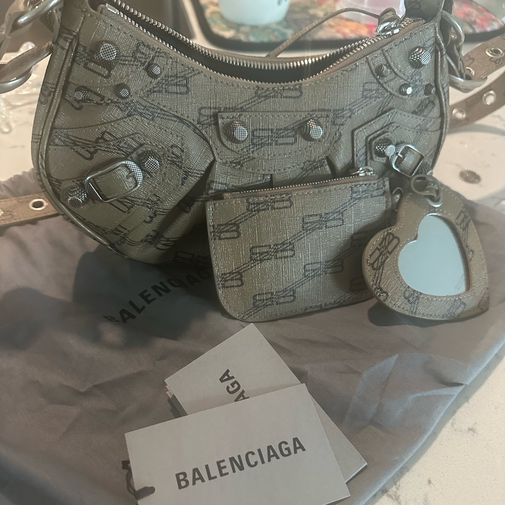 BALENCIAGA Le Cagole Xs BB Monogram Shoulder Bag - Picture 2 of 10